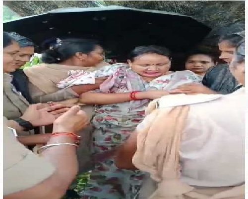 CG News : कोयला खदान के लिए जंगल की कटाई का विरोध, ग्रामीणों को समर्थन देने पहुंची कांग्रेस विधायक गिरफ्तार