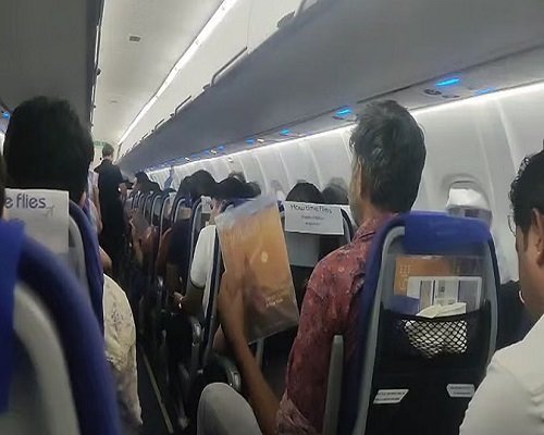 CG – इंडिगो की फ्लाइट में बंद हुआ एयर कंडीशनर, परेशान यात्रियों ने की शिकायत, प्रबंधन को सुनाई खरी-खोटी
