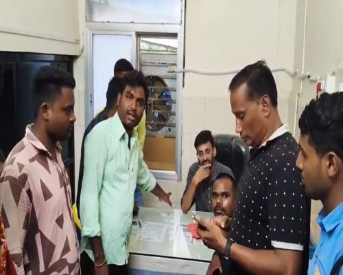 टीकाकरण के बाद नवजात की मौत! परिजनों ने डॉक्टरों पर लापरवाही का लगाया आरोप, जिला अस्पताल में मचा बवाल