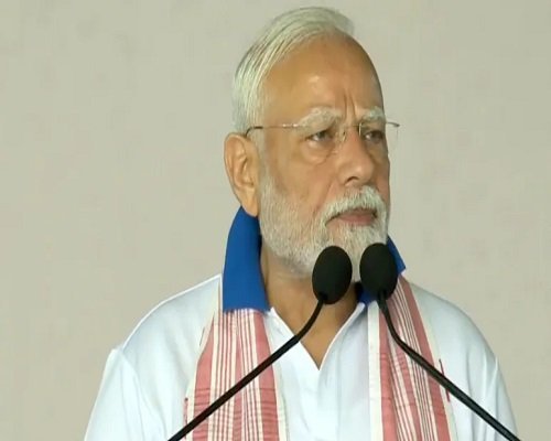 PM मोदी ने किया योग, बोले-‘दुनिया तनाव के दौर से गुजर रही, मेरी अपील योग को ग्लोबल पार्टनरशिप का माध्यम बनाया जाए’