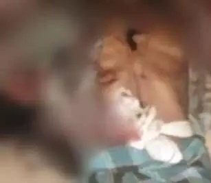 आंगन में पड़ी मिली लाश, गला रेतकर हत्या करने की आशंका